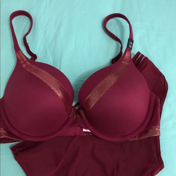 Brand New VS bra and panty set! - Picture 2 of 3